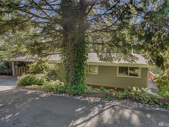 2nd image of 18723 Kenlake Pl NE