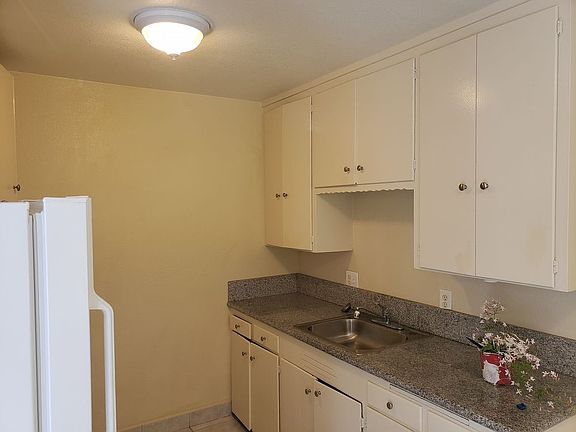 5th image of 1564 Vermont Ave APT C