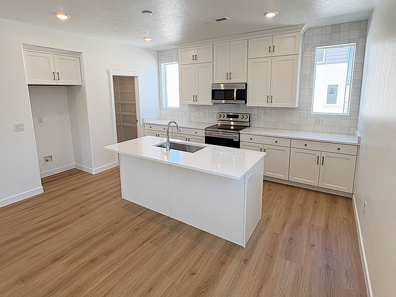 4th image of 923 W Coalburn Way #101/65