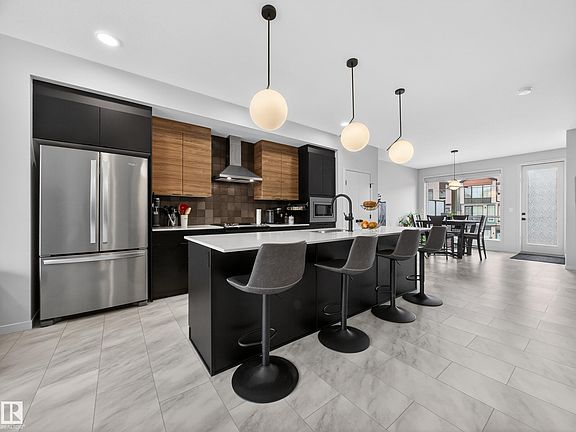 5th image of 451 39th St SW