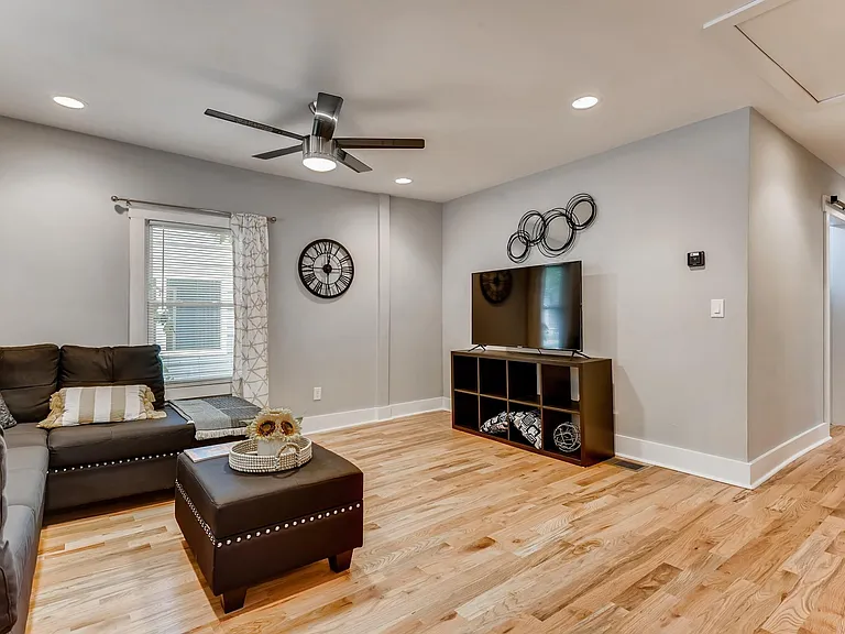 1089 McDaniel St SW — Photo 6
