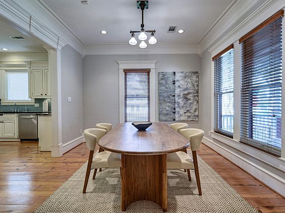 5th image of 700 E 9th St