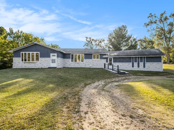 10060 N Riverview Dr, Plainwell, MI 49080