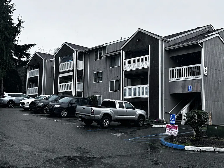 Waverly Apartments — Photo 3
