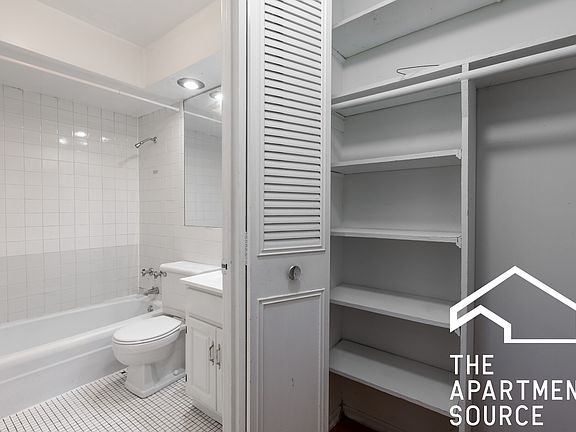 5th image of 736 W Buena Ave APT 410