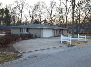 1503 Hickory Hill Dr, Effingham, IL