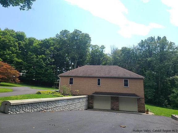 4th image of 7 Country Ln