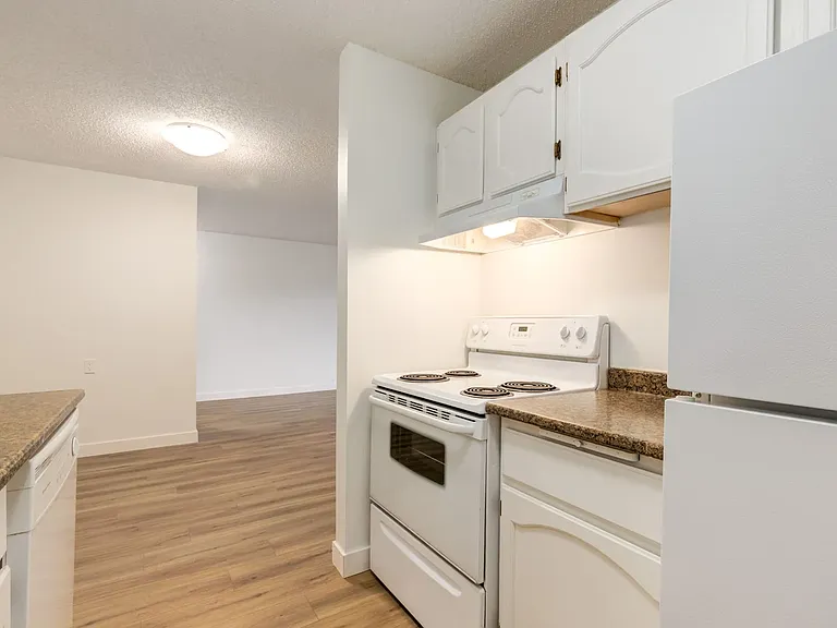 1825 Woodview Dr SW — Photo 1