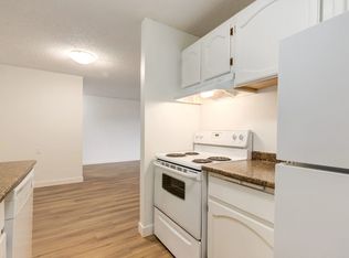 Woodlands Manor, Calgary, AB T2W 5G2