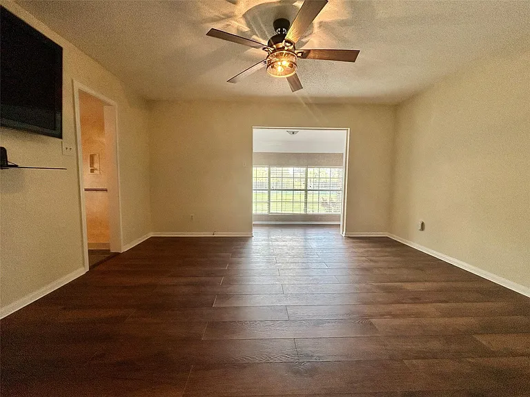 2456 Country Club Dr — Photo 17