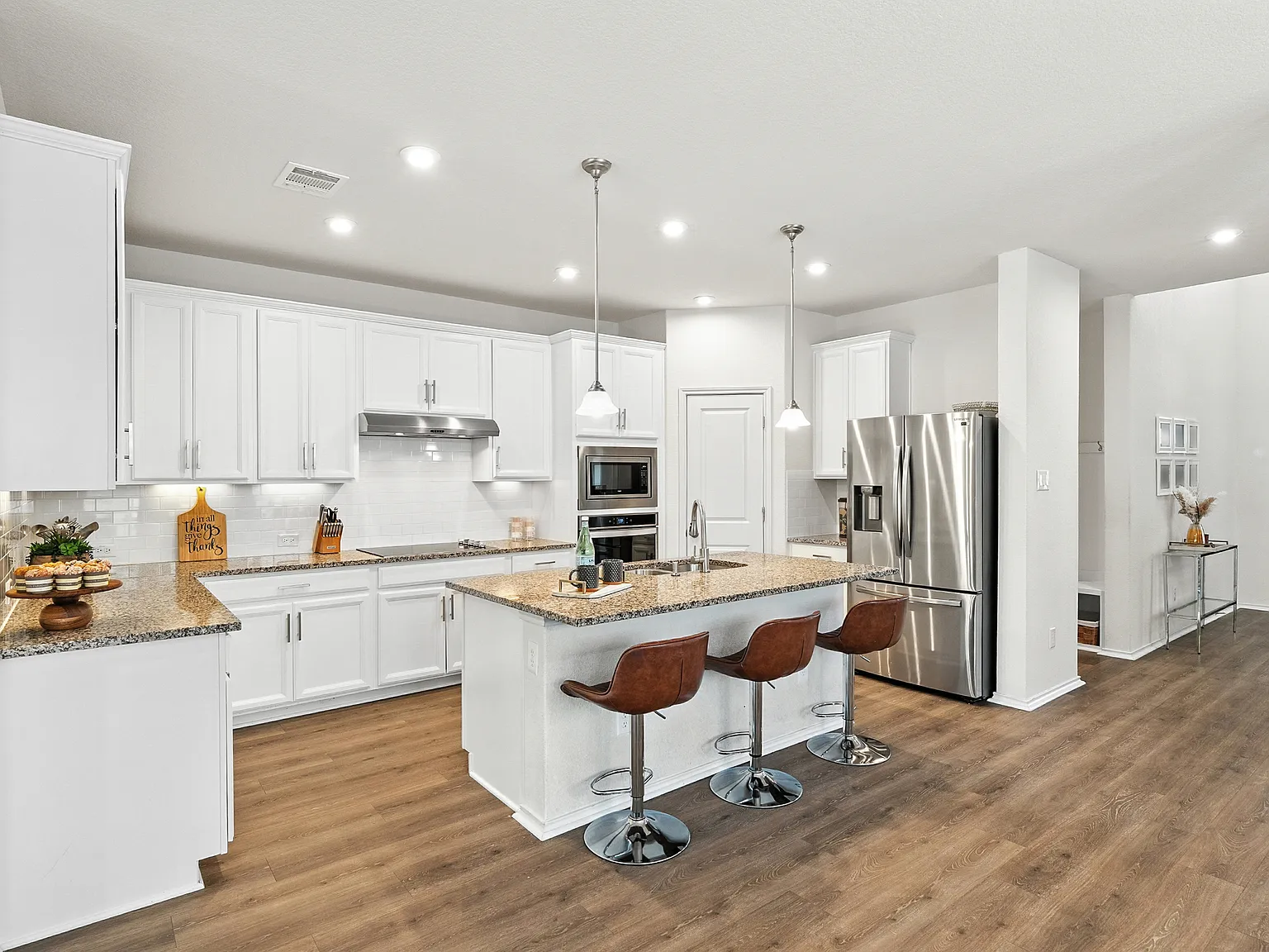 4 bed, 2551 sqft, $2,700 — Photo 4