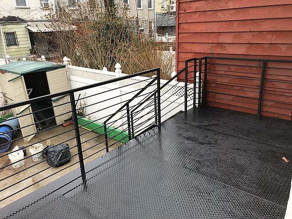 4th image of 1425 Hancock St #1