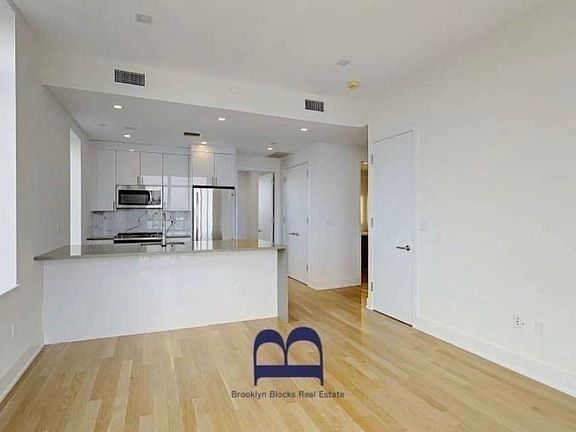 5th image of 235 Hawthorne St #8B
