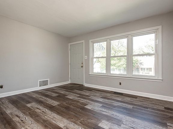 2nd image of 5928 Victoria Ave