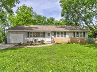 2002 SE Park Ave, Oak Grove, MO 64075