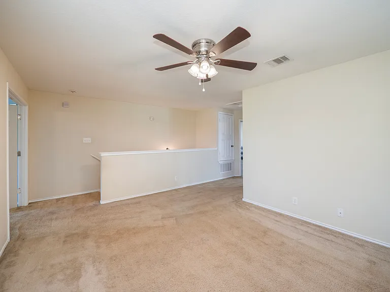 141 Clover Cv — Photo 22
