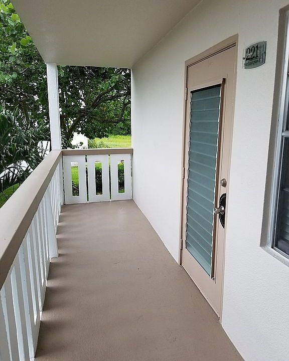 1st image of 221 Southampton B