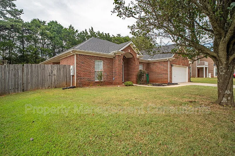 3 bed, 2.0 bath, 2516 sqft, $2,295 — Photo 2