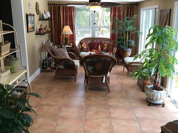 4th image of 943 Sylvia Dr