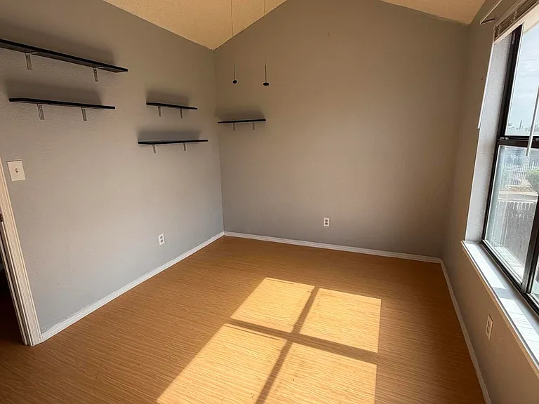 10901 Joe Dimaggio Cir — Photo 17