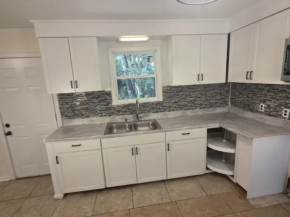 2451 Coronet Pl, Jackson, MS 39204