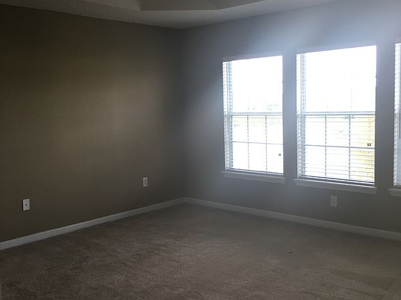 5th image of 3858 Lionheart Dr