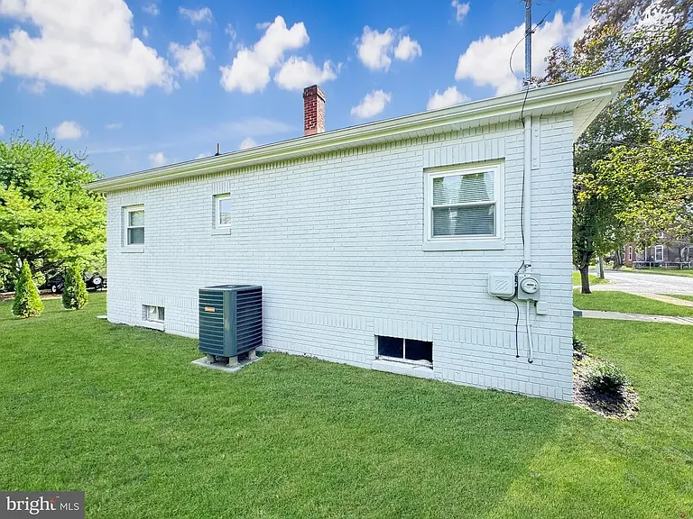 66 Saylor St — Photo 18
