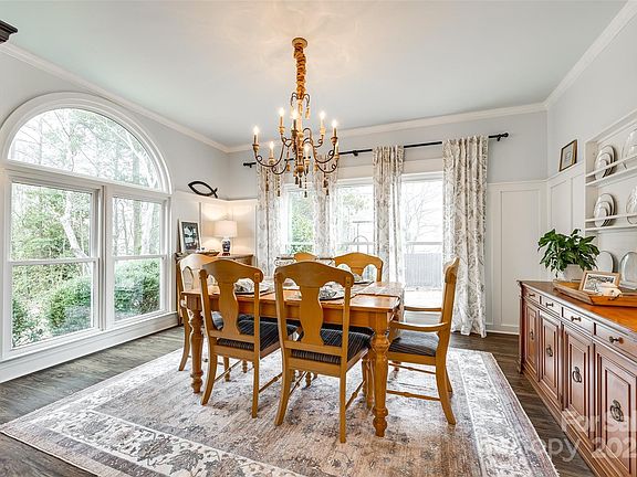 5th image of 2745 Bonnybrook Cir