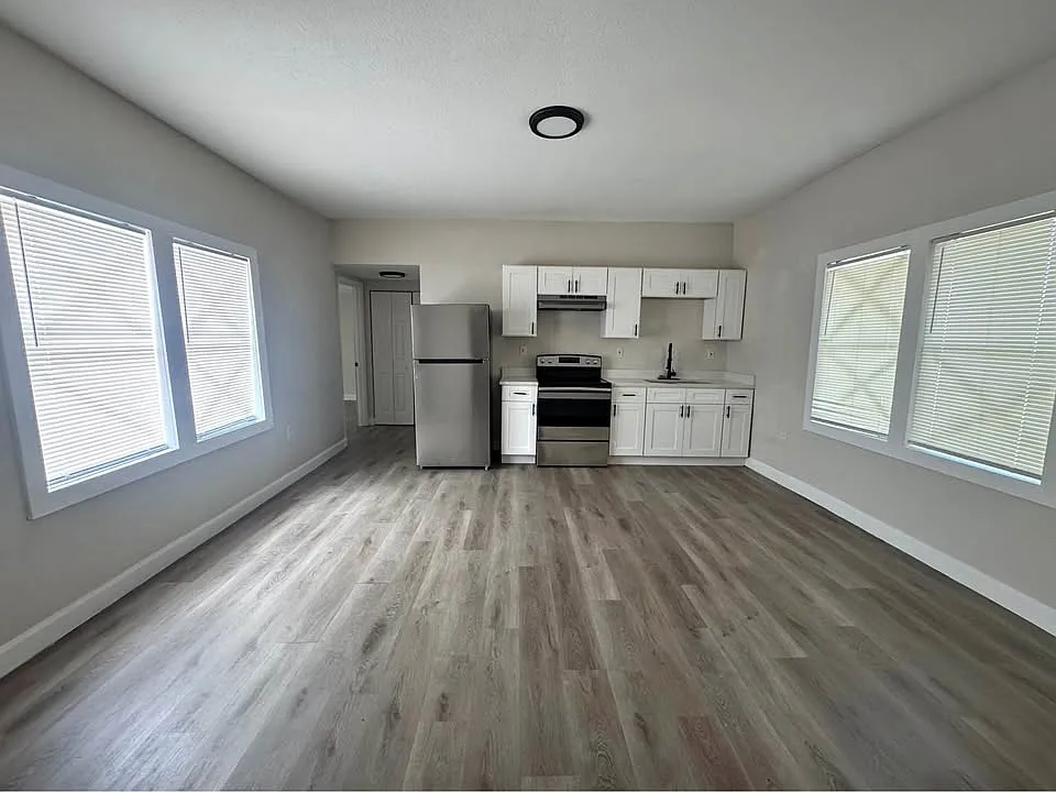 2 bed, 900 sqft, $1,275 — Photo 1
