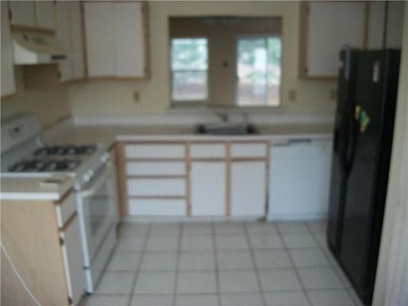 3rd image of 100 Louis James Ct