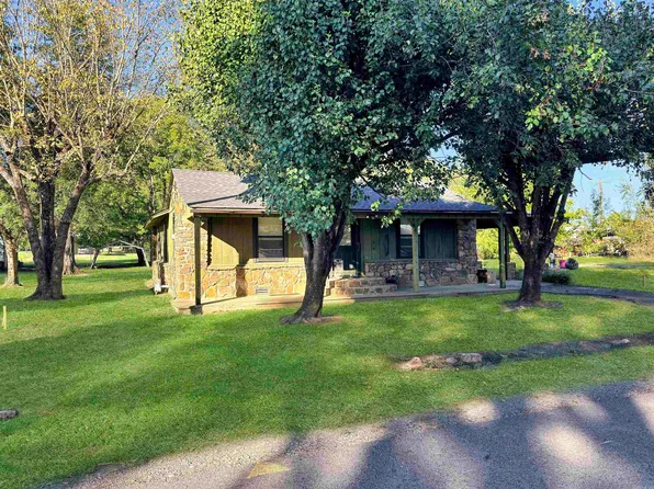 106 W McBride St, Havana, AR 72842