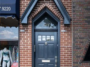 484 Plandome Rd, Manhasset, NY 11030