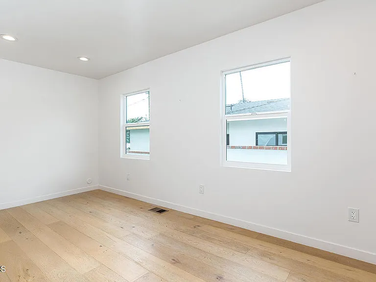 180 W Harriet St — Photo 11