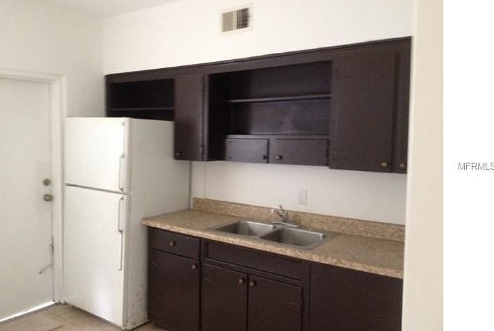 2nd image of 1704 Rose Blvd