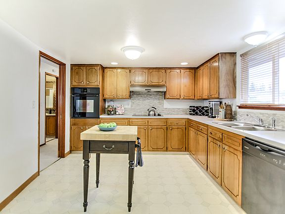4th image of 4601 70th Avenue Ct W