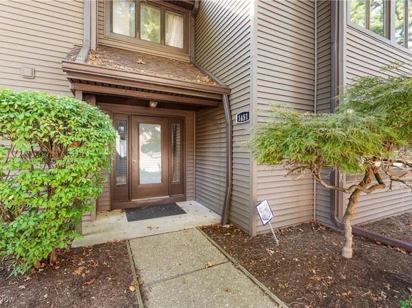 1449 Harbor Dr NW, Canton, OH 44708