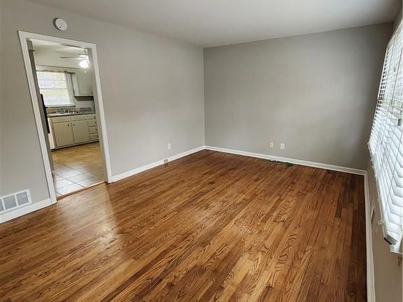 2nd image of 1577 Gaylor Cir SE