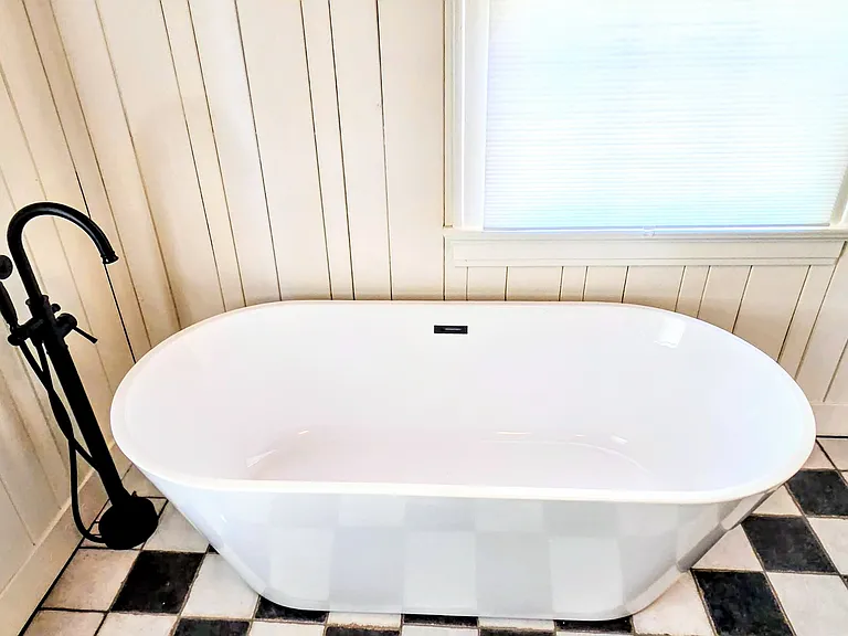 Soaking tub