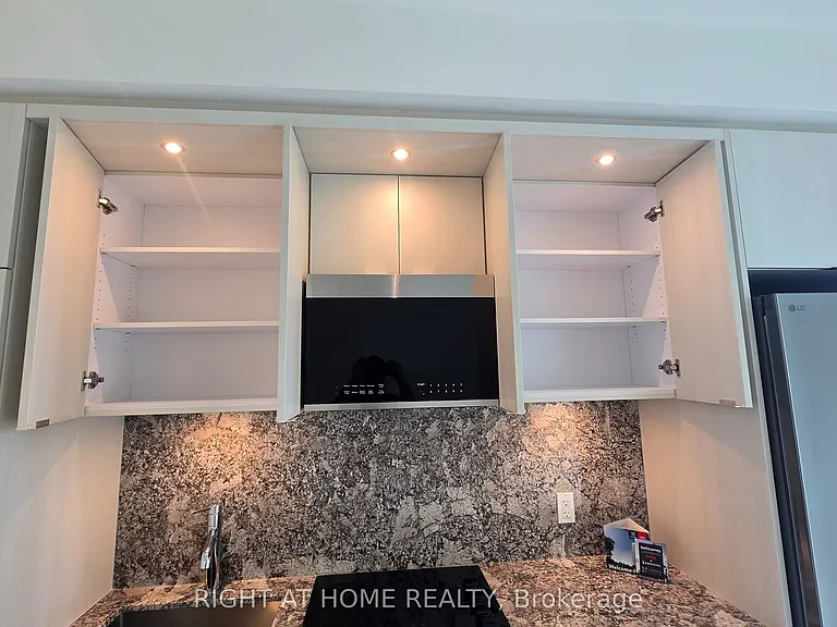 60 Central Park Dr #1007 — Photo 41