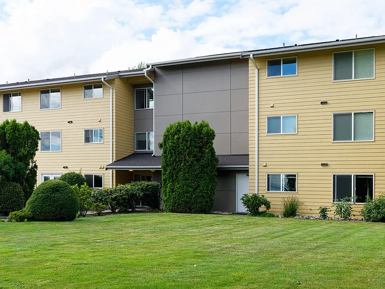 Kirkland Plaza — Photo 7