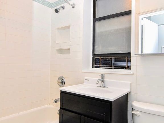 3rd image of 1883 Amsterdam Ave #2AA
