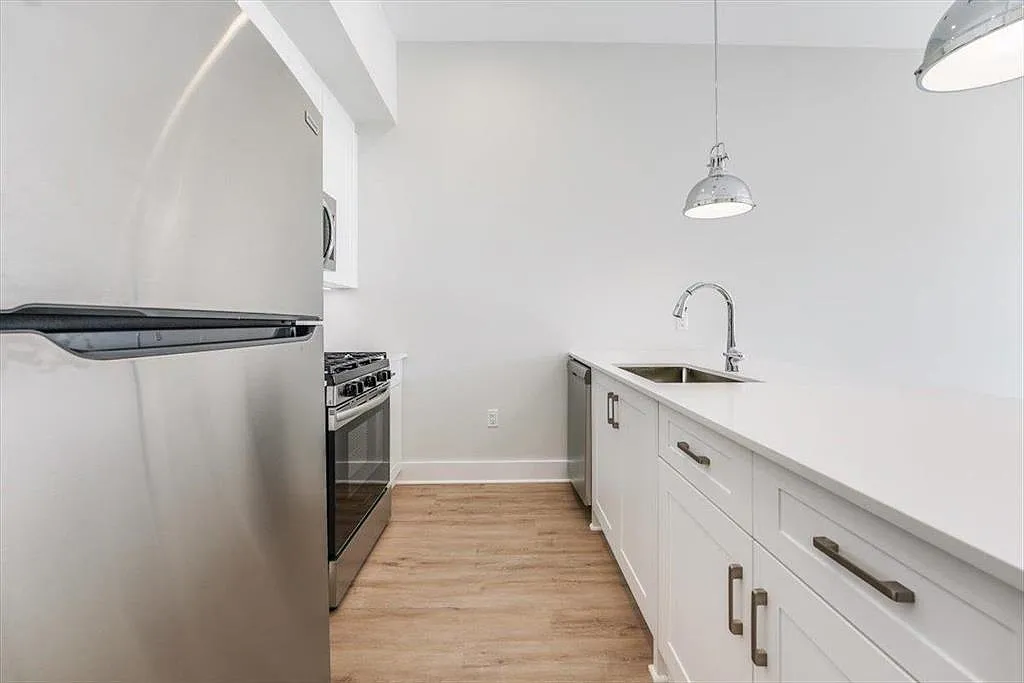 1 bed, 1.0 bath, 852 sqft, $2,525 — Photo 2