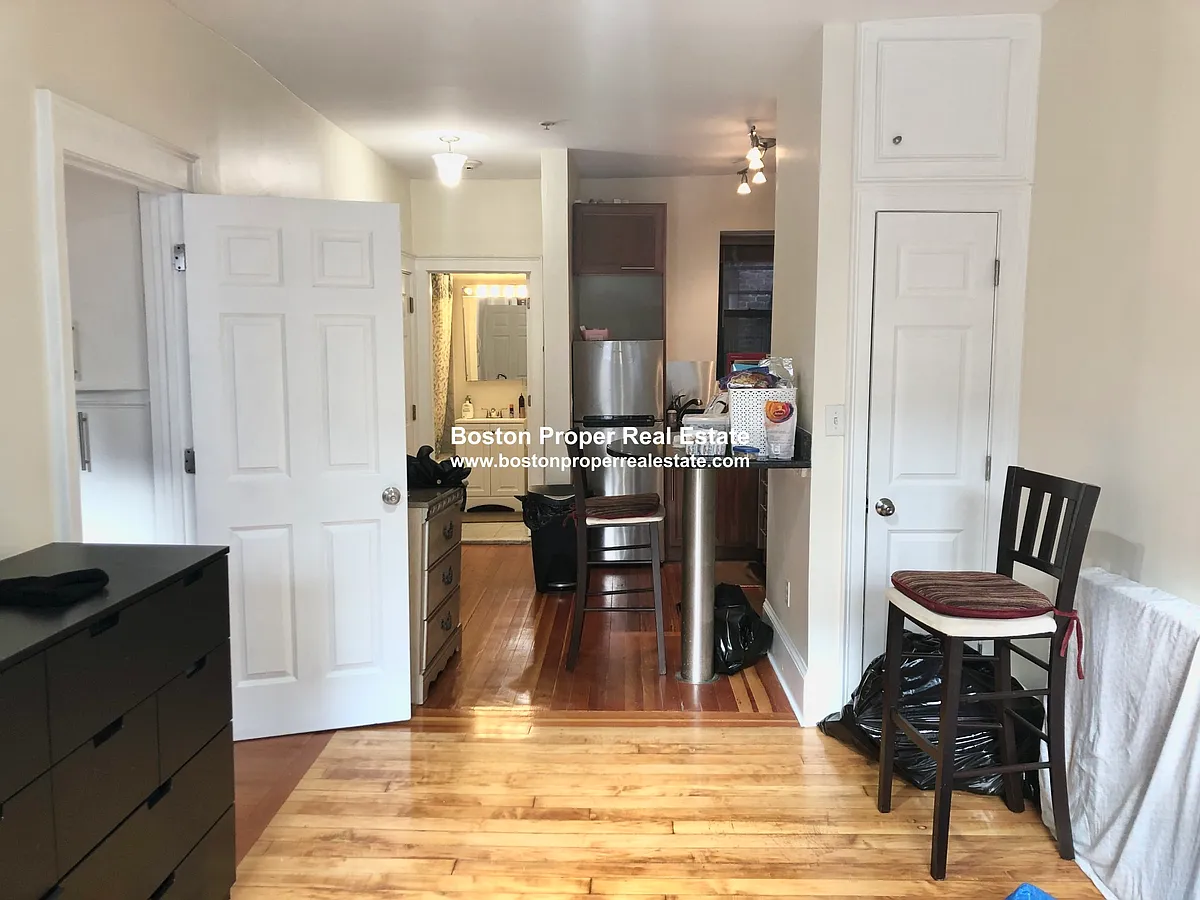 Building Photo - 75 Burbank St #202