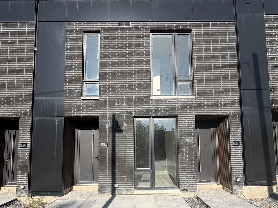 1st image of 210 Ellis Ave