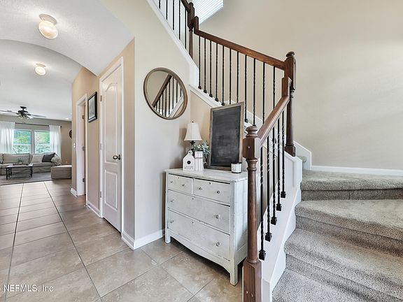 3rd image of 526 DEERCROFT Lane