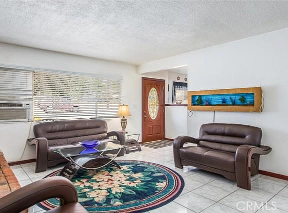 5th image of 10529 Bellflower Ave