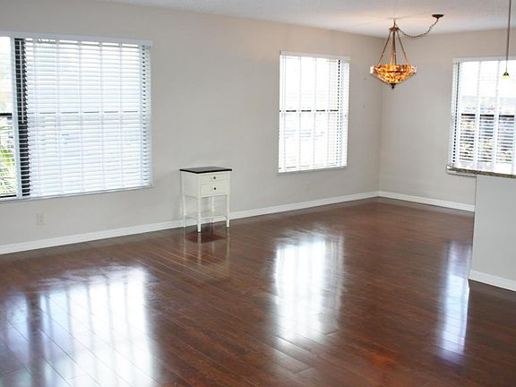 4th image of 271 SW South River Dr APT 107
