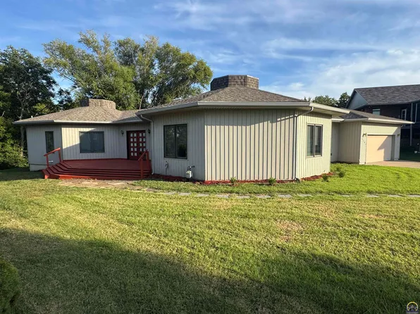 4504 SW Moundview Dr, Topeka, KS 66610