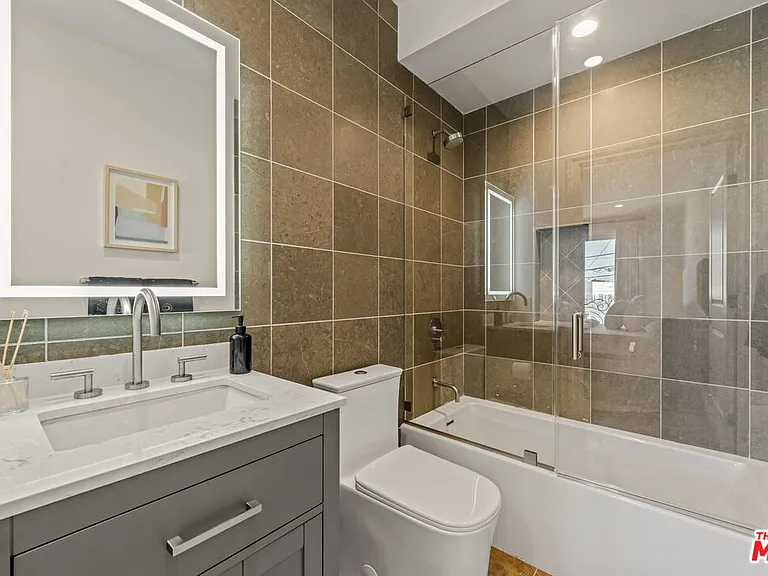 1825 Pandora Ave #Penthouse 402 — Photo 23