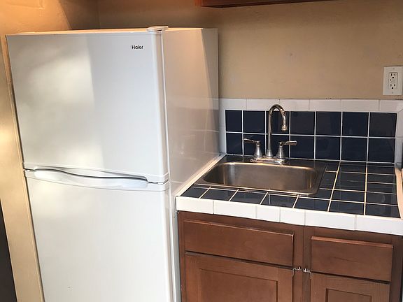5th image of 2802 E Linden St #2